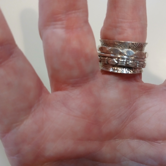 🍁925 Sterling Silver Spin Ring w/ Peridot Accent🍁 - Picture 6 of 8